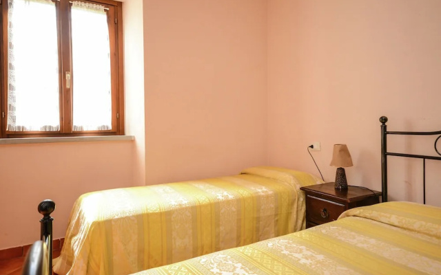 Mansion in Apecchio Near Lake