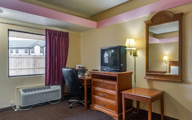 Super 8 Motel - Midwest City/East/Okc Area