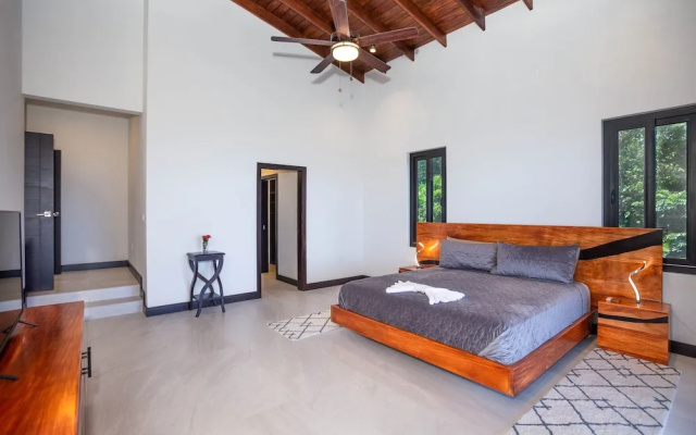 Ocean Pearl 4 Bedroom Home by RedAwning