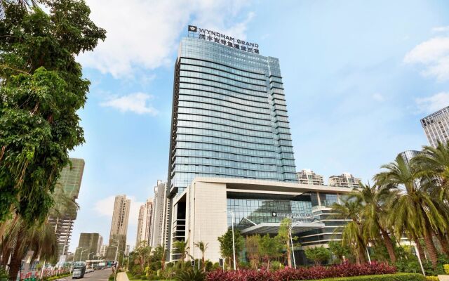 Отель Wyndham Grand Xiamen Haicang Сямынь вид на фасад