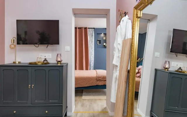 @Romantic Suite & SPA @Jacuzzi @ Parking Gratuit @ (Adults Only)