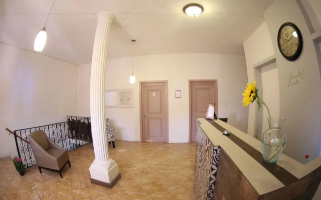 Hostel Punto 72