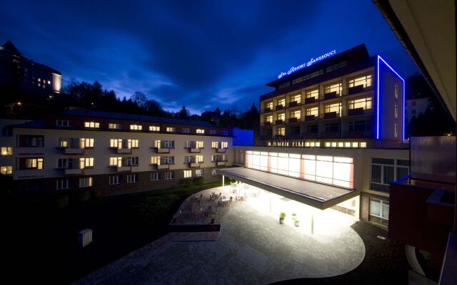 Отель Spa Resort Sanssouci Карловы Вары вид на фасад