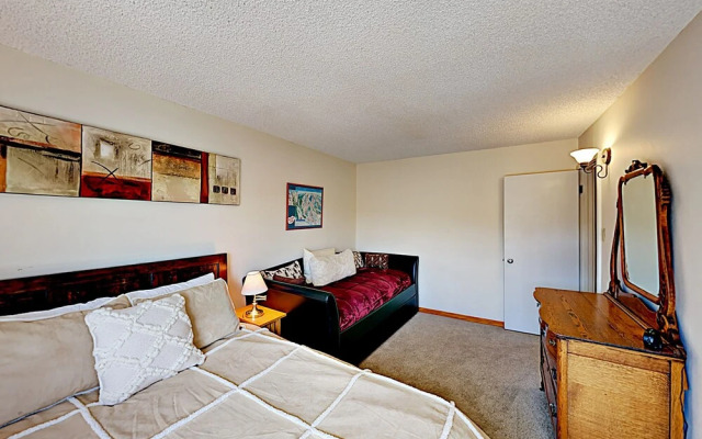 Ski Trail Apartment 2320 by RedAwning