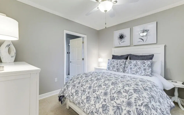 Beach + Pool Access: Smith Mountain Lake Getaway!
