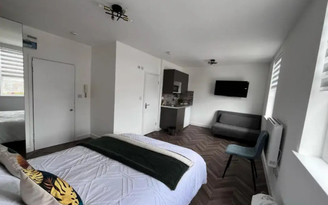 Dalston Luxe Studios (3 Miles away from Liverpool Train Station)