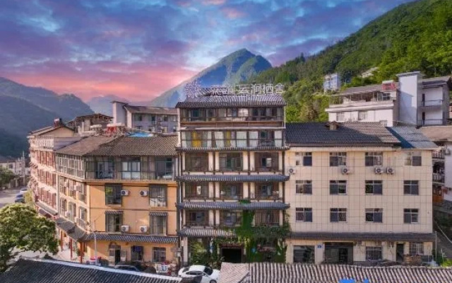 Floral Hotel· Shennongjia Yunjian Qishe hotel (Muyu Branch)