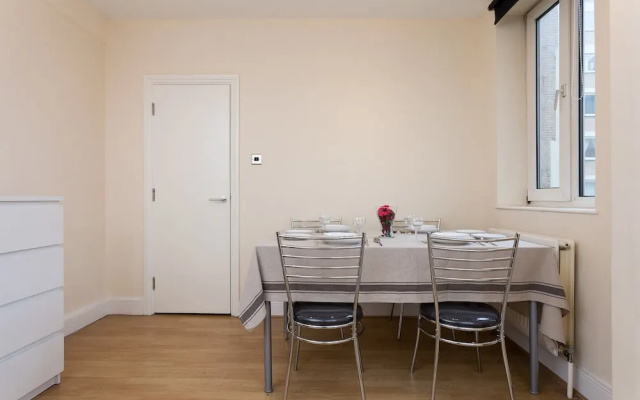 2 Bed Apartment In Kensington