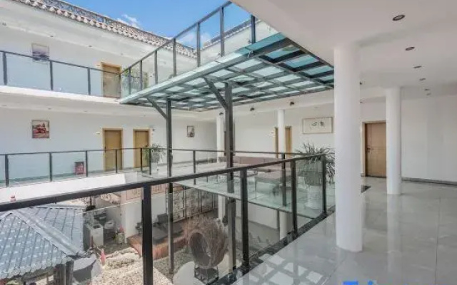 Jiuge Light Luxury Homestay(Dali Old City Erhai Store)