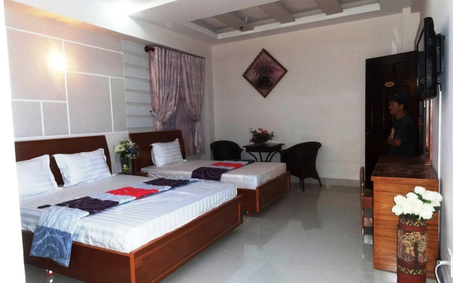 Gold Lion Hotel