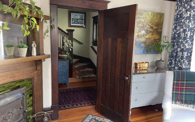Fisher House Victoria Bed and Breakfast