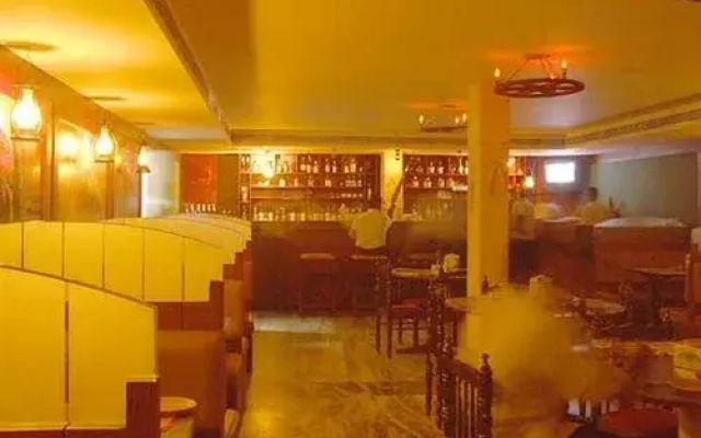 Hotel Highway Garden