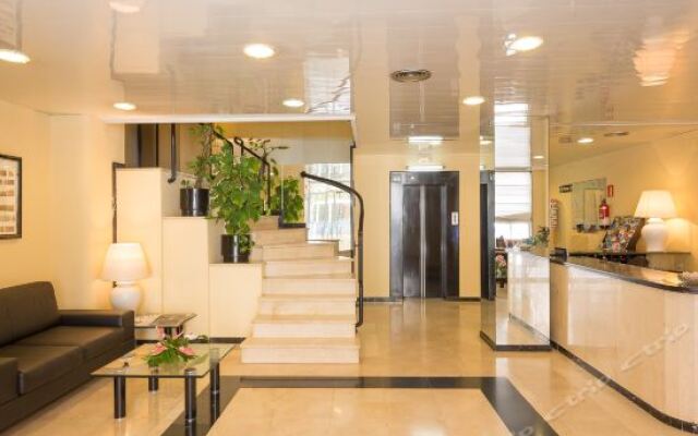 Отель Aparthotel Bertran Испания, Барселона - отзывы, цены и фото номеров - забронировать отель Aparthotel Bertran онлайн интерьер отеля