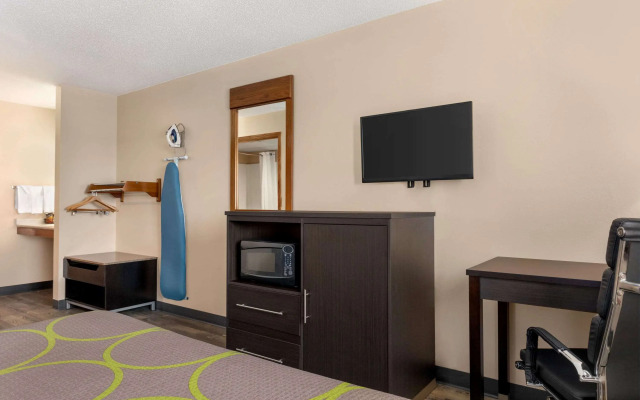 Super 8 by Wyndham Chillicothe