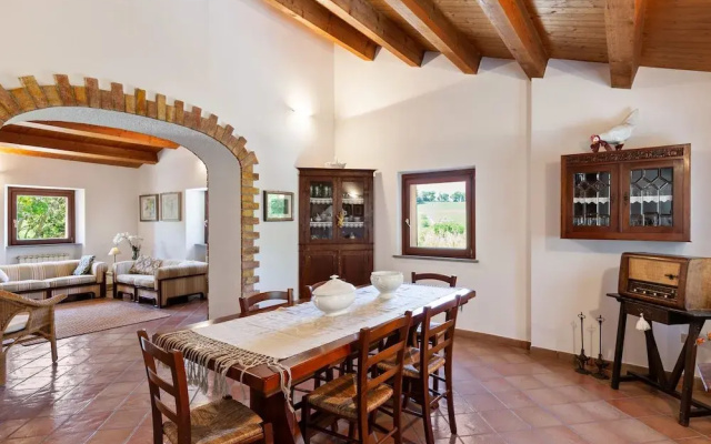 Traditional Villa in Varano With Private Garden