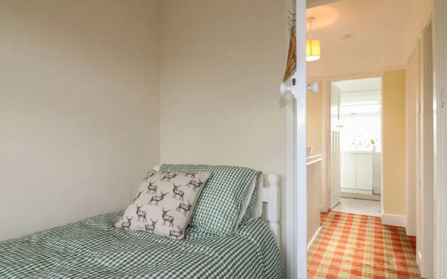 2 Gladstone Avenue
