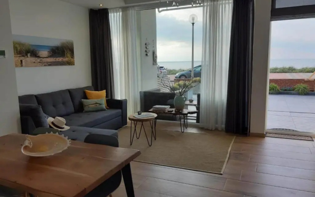 Benny's Beach House 1