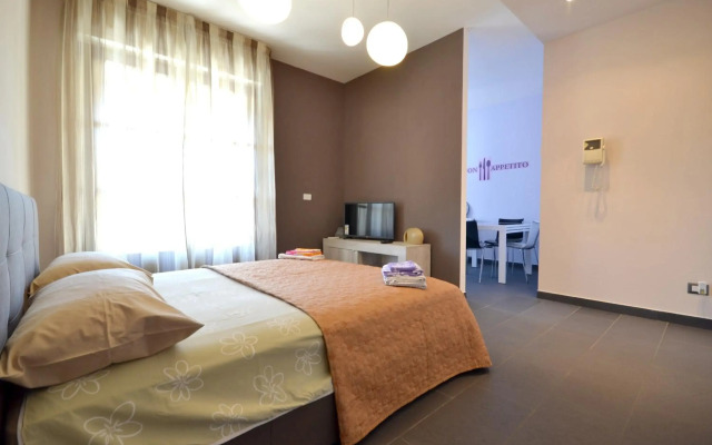One bedroom appartement with furnished balcony and wifi at Vercelli