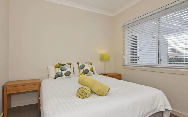 Wangi Lakehouse - renovated Lake Macquarie lakefront Location