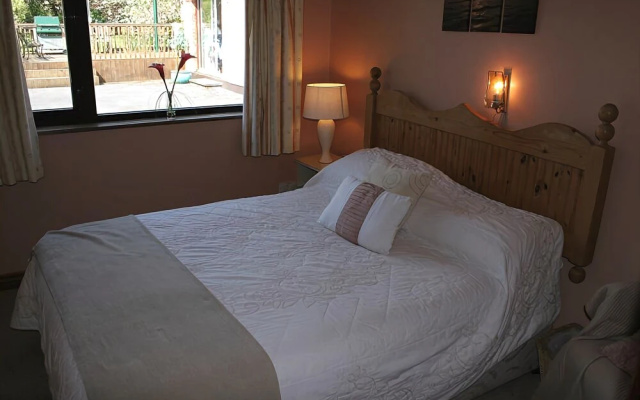 Woodview Lodge B&B