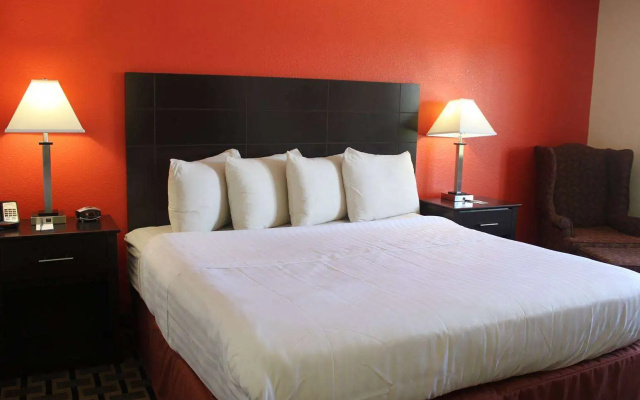 AmericInn by Wyndham West Burlington