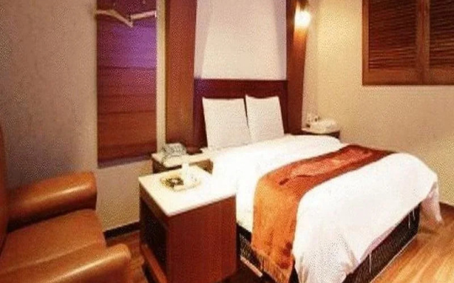 Liz Hotel