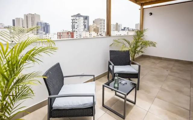 w Great 3BR Duplex With Terrace in Miraflores