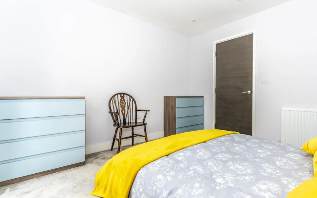 Luxury Bedford Riverside Apartment