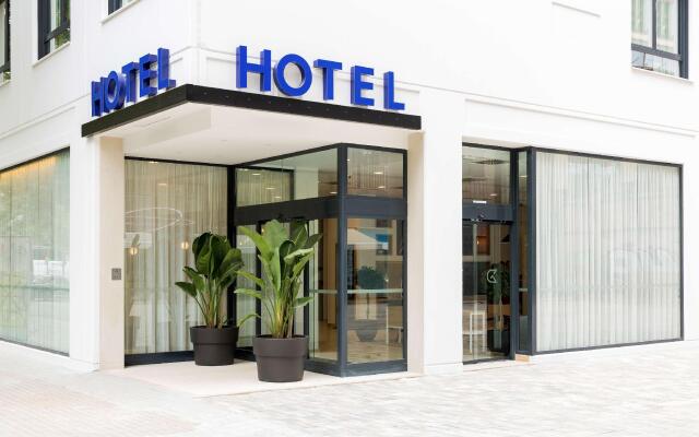 Отель Golden Tulip Barcelona вид на фасад