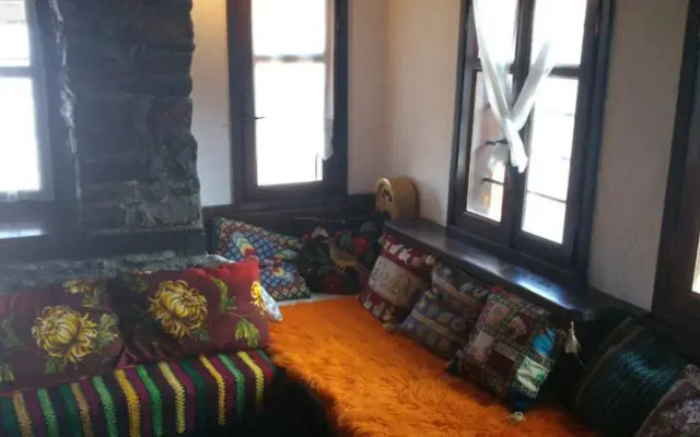 Apalni Traditional Guesthouse