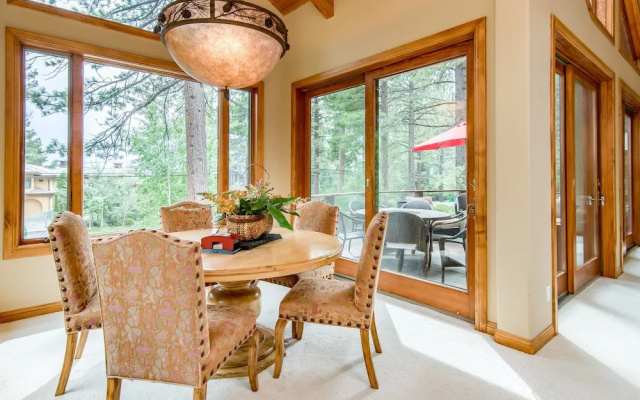 Lakeshore Townhouse 936