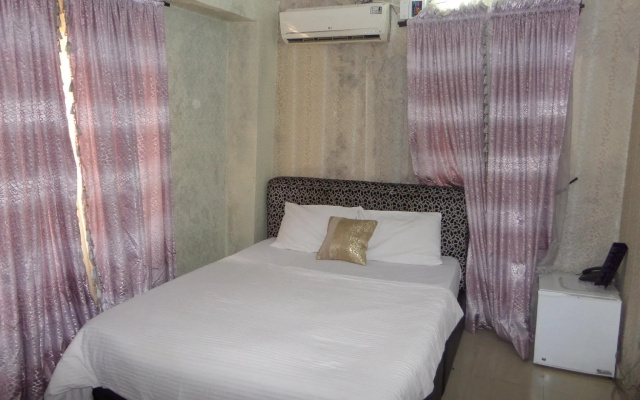 Green Royal Suites Annex