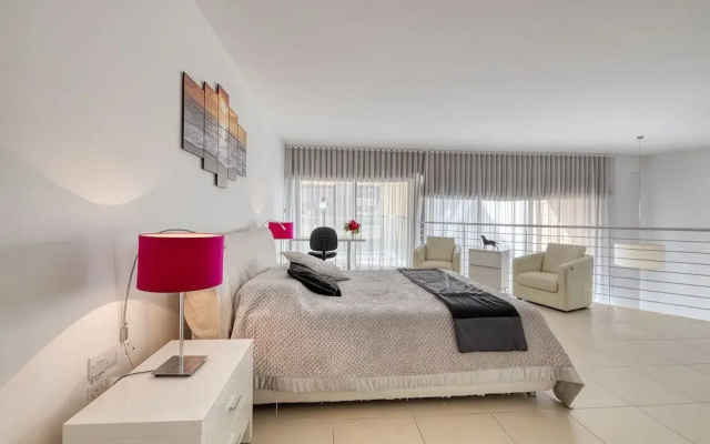 Duplex Luxury Apartment in Portomaso With Pool