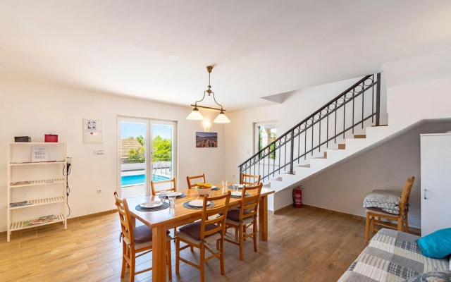 Stunning Home in Nova With Wifi and 3 Bedrooms