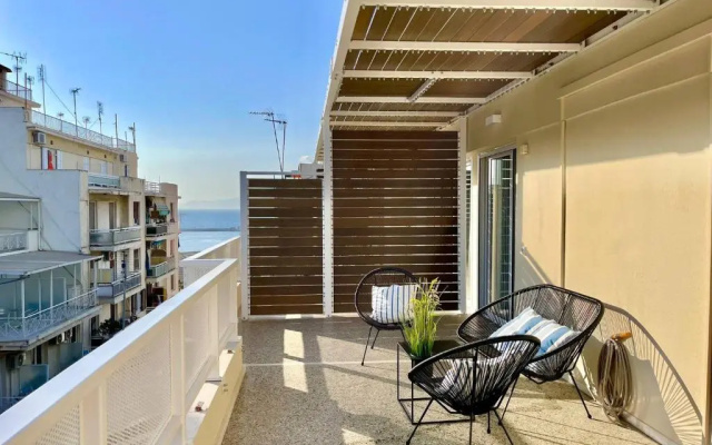 "new Retropolitan Club - Luxstay apt With Terrace In Patras"
