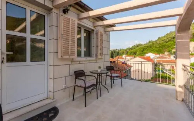 Divna Apartments and Rooms
