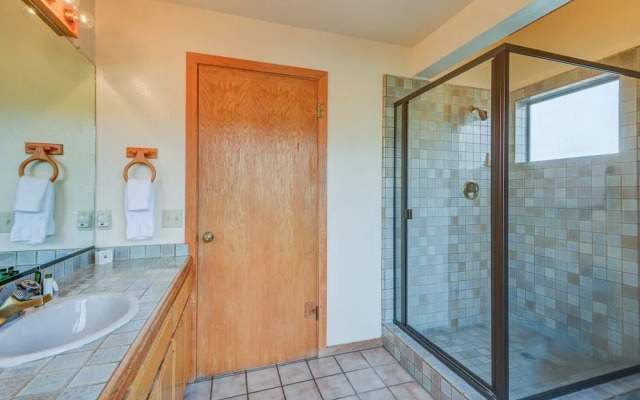 Take in the Pacific Fantasea w/ Hot Tub!