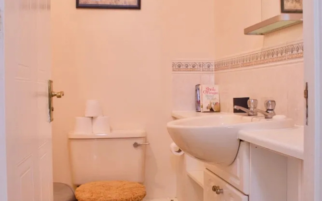 3 Bedroom Flat In Edinburgh