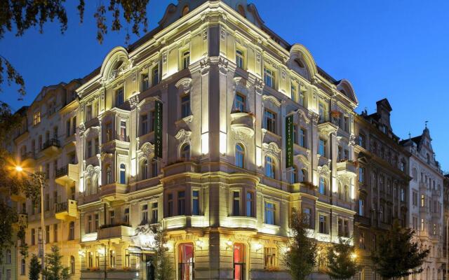 Mamaison Hotel Riverside Prague вид на фасад