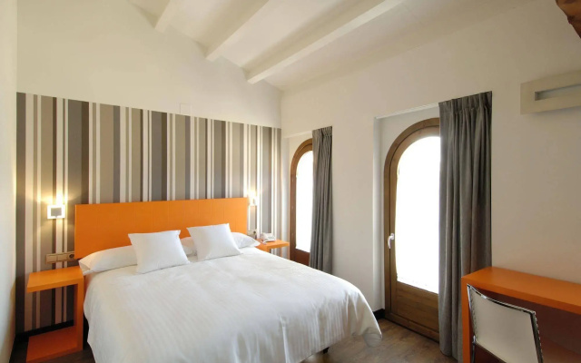 Hotel Cienbalcones