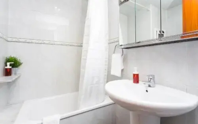 Spacious Apartment Fira Bcn & Camp Nou