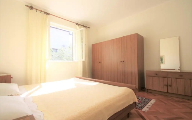 Labinac Ines, Only 300 M From Beach