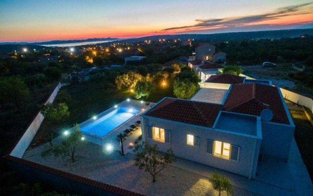 Villa in Debeljak With Pool Near the Sea