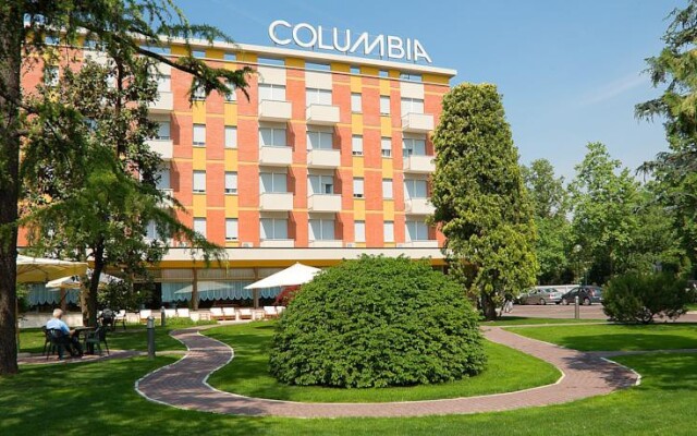 Отель Columbia Италия, Абано-Терме - отзывы, цены и фото номеров - забронировать отель Columbia онлайн вид на фасад