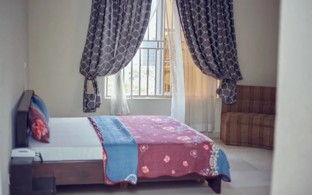 9 Roses Hotel
