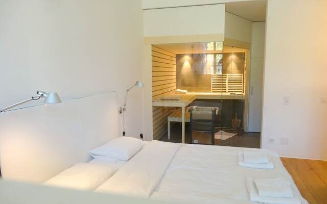 Отель AirHosted - Zurich Vacation Home Rentals комната для гостей