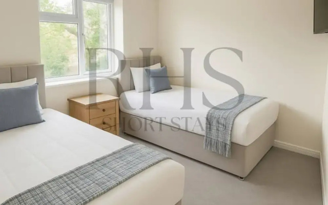 4-bed Home in Maidenhead