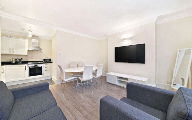 New Oxford Street Central Apartment