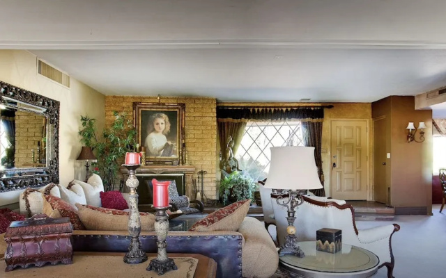 Ellen's Paradise Retreat