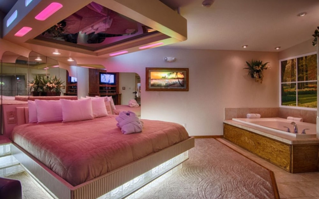 Sybaris Pool Suites Indianapolis